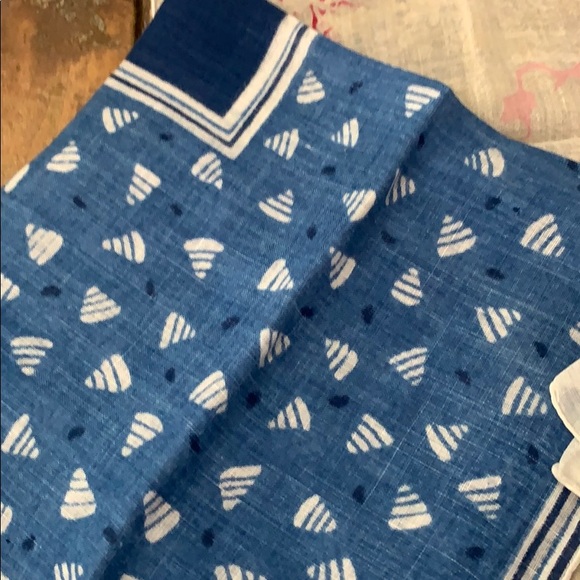 Four(4) vintage hankies - Picture 3 of 5